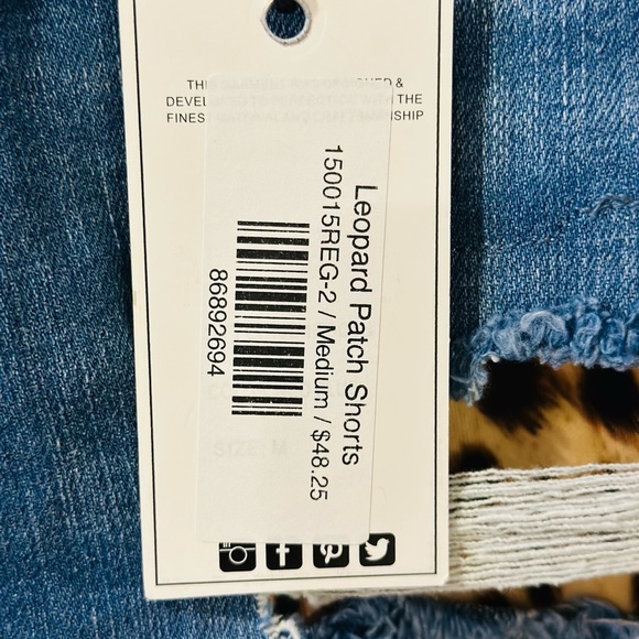 NWT Judy Blue Blue Denim Shorts with Leopard Details - Picture 2 of 7
